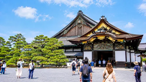 Visit Honmaru Palace (Exterior)